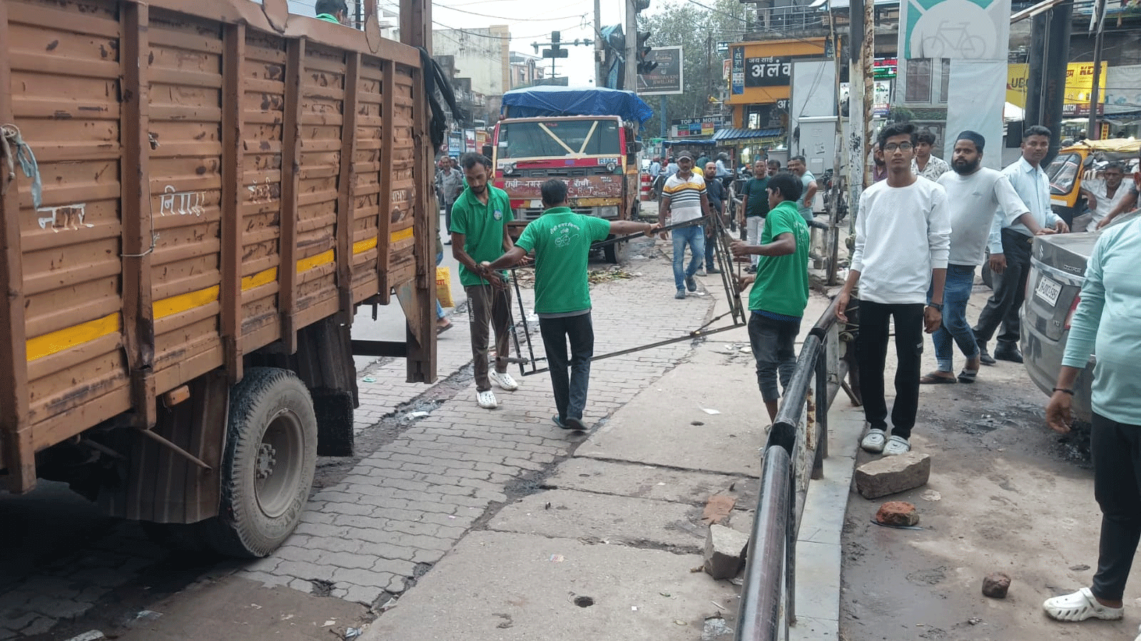 कचहरी चौक से अतिक्रमण हटाने पहुंची टीम से धक्का-मुक्की पर कार्रवाई, FIR दर्ज