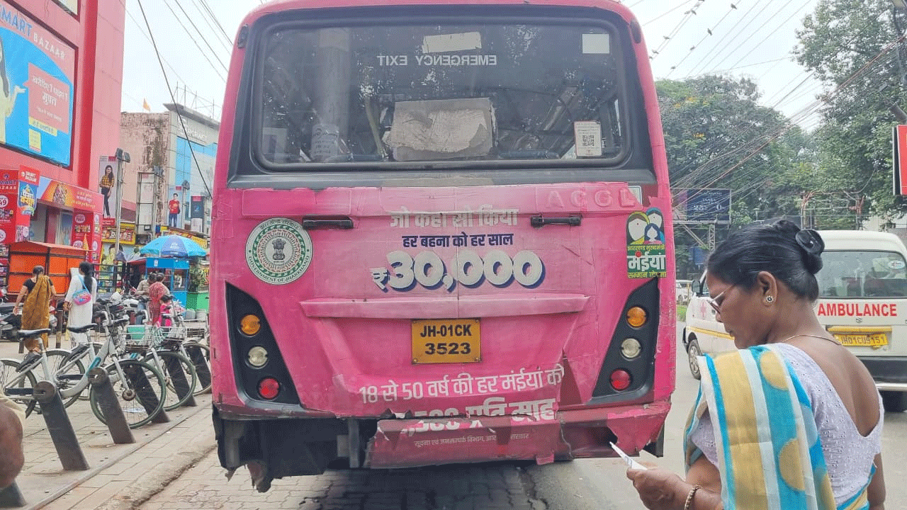 रांची की सिटी बसें अंदर से फटेहाल, बाहर से प्रदूषण से कर रही बीमार