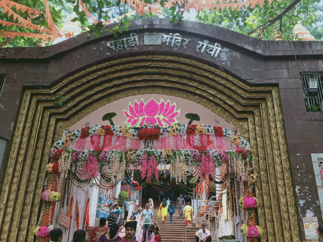 पहाड़ी मंदिर में स्थापित ठाकुरबाड़ी में मनेगा कृष्ण जन्मोत्सव, खीरे की होगी विशेष पूजा