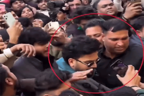 दिल्ली : स्टोर लॉन्चिग इवेंट में  भीड़ में  फंसे Elvish Yadav, वीडियो वायरल