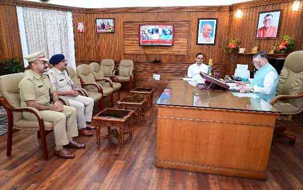 राज्यपाल ने पुलिस अधीक्षकों से की मुलाकात, कानून-व्यवस्था पर चर्चा