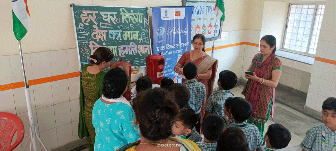 रांची: सुरेन्द्रनाथ सेंटेनरी स्कूल में ‘हर घर तिरंगा’ अभियान के तहत छात्रों ने जवानों को लिखे पत्र