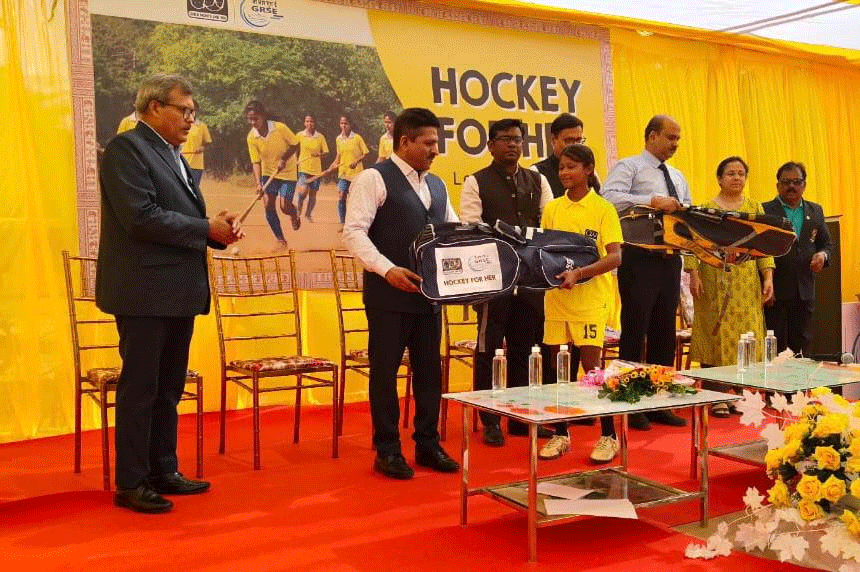 खूंटी में शुरू हुआ हॉकी फॉर हर अभियान, आदिवासी बेटियों को सशक्त बनाने की पहल