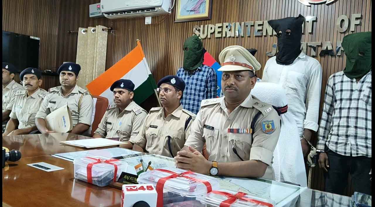 जामताड़ा पुलिस ने लूट की घटनाओं का किया खुलासा, चार लुटेरे गिरफ्तार