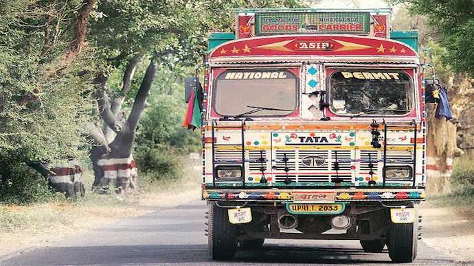 रांची :  ओरमांझी चौक से गोला जाने वाले रोड पर 16 अगस्त को छोटे बड़े वाहनों का परिचालन रहेगा बंद