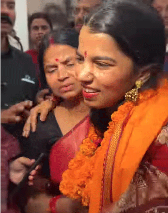 Maithili Thakur की जीत पर छलके मां के आंसू, शेयर किया वीडियो