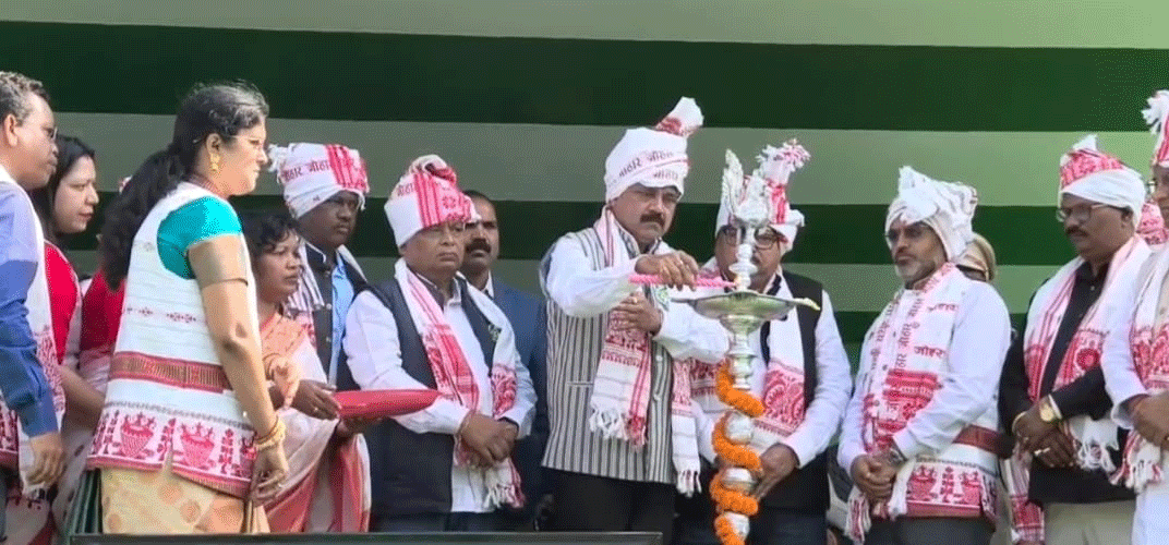 झारखंड स्थापना दिवस पर गिरिडीह में भव्य आयोजन, झंडा मैदान में सजी झारखंडी संस्कृति की झलक