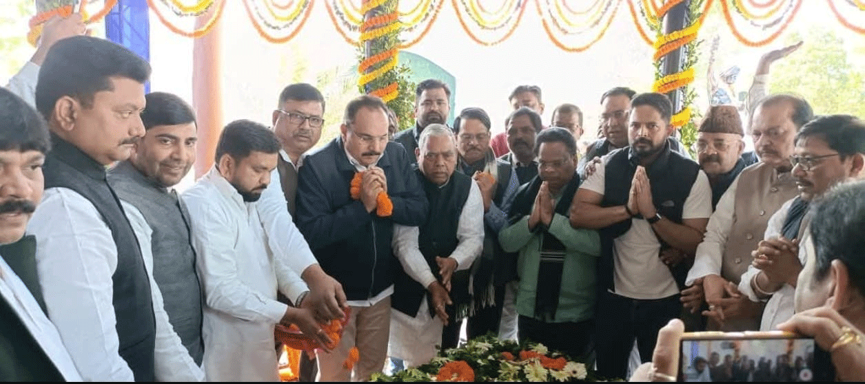 झारखंड प्रदेश कांग्रेस ने बिरसा मुंडा की 150वीं जयंती व स्थापना दिवस पर दी श्रद्धांजलि