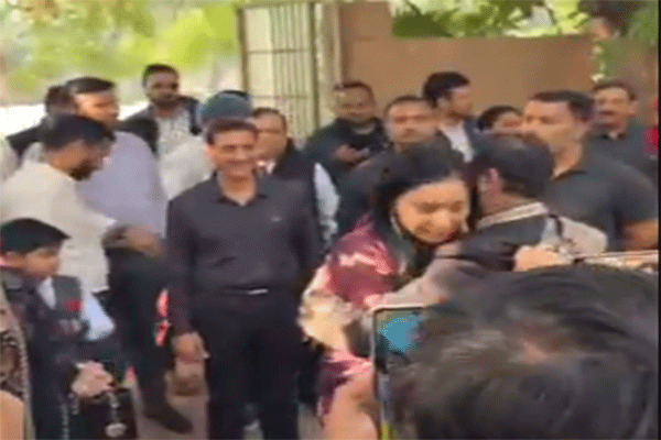 BB19 से बाहर आते ही तान्या मित्तल का घर पर भव्य स्वागत, वीडियो वायरल