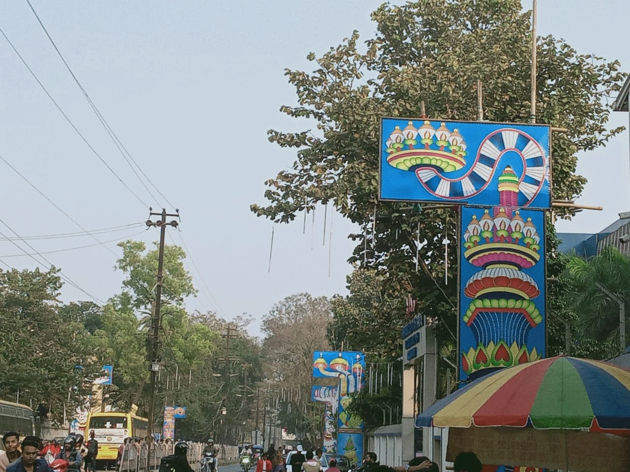 रांची : क्रिसमस की थीम पर पुरूलिया रोड में लाइटिंग का काम शुरू