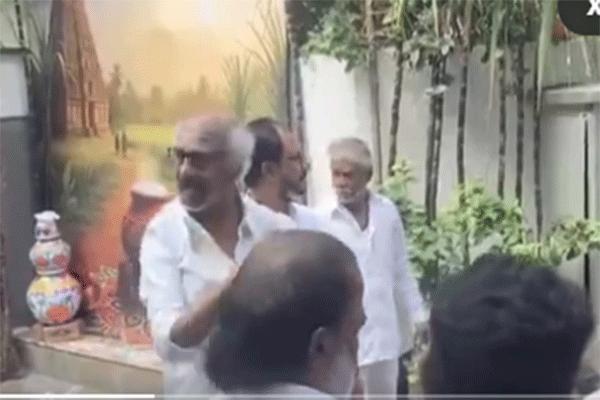 रजनीकांत ने पोंगल पर फैंस को दिया खास तोहफा, घर के बाहर आकर की मुलाकात