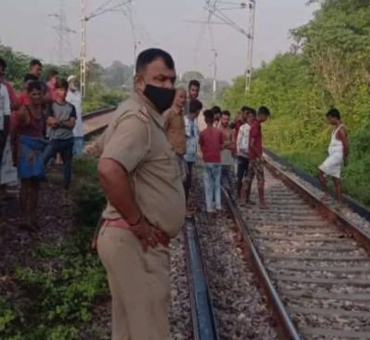 मुजफ्फरपुर  :  रेलवे ट्रैक पर दो सगी बहनों की ट्रेन से कटकर मौत