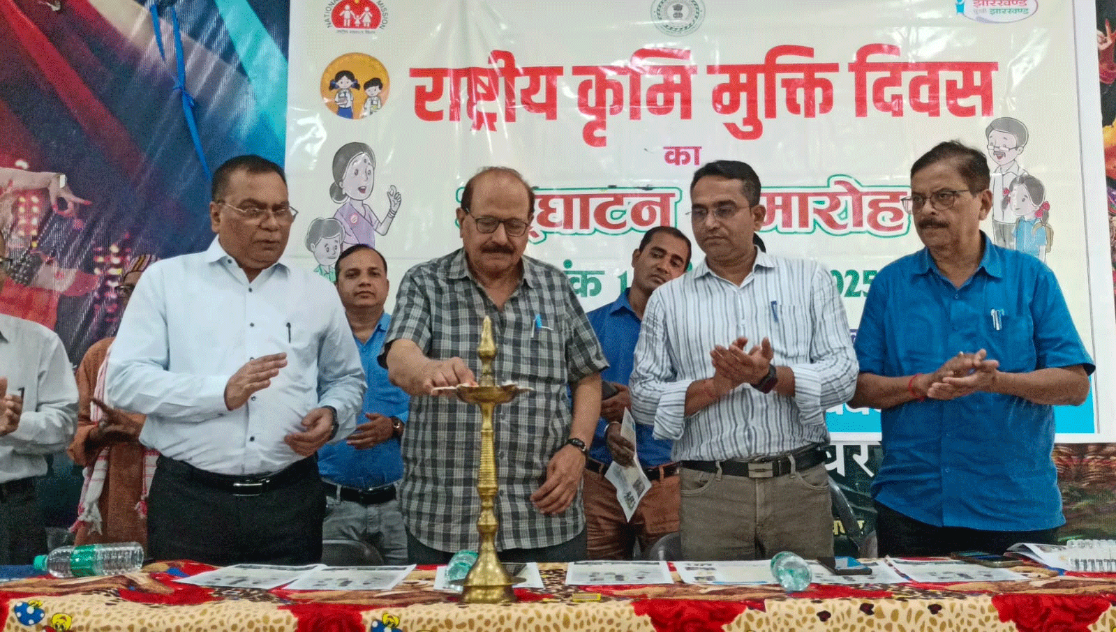 देवघर में आर मित्रा मैदान में राष्ट्रीय कृमि दिवस धूमधाम से मनाया गया