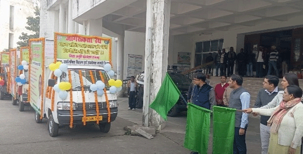 धान अधिप्राप्ति को लेकर जागरूकता वाहनों को उपायुक्त ने दिखायी हरी झंडी
