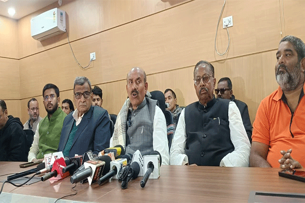 पलामू : कानून-व्यवस्था पर पूर्व मंत्री ने उठाए सवाल, दी आंदोलन की चेतावनी