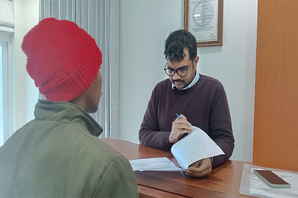 लातेहार :  जनता की समस्याओं से रूबरू हुए डीसी, जल्द समाधान का  निर्देश