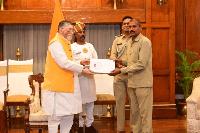 राज्यपाल ने राजभवन के कर्मियों को धनतेरस व दीपावली की शुभकामनाएं दी
