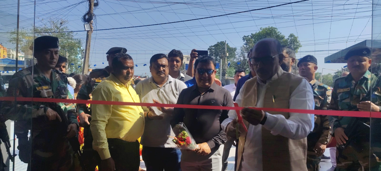 विधानसभा अध्यक्ष रविंद्र नाथ महतो ने किया न्यू फ्रेंड्स हीरो शोरूम का उद्घाटन