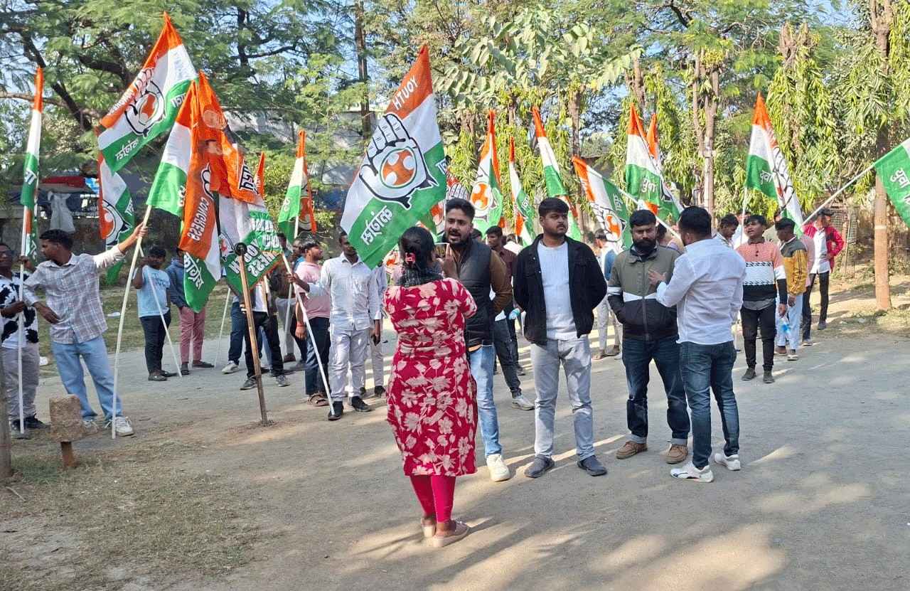 नेशनल हेराल्ड केस: आरोप पत्र खारिज होने पर कांग्रेस ने किया भाजपा मुख्यालय के सामने प्रदर्शन