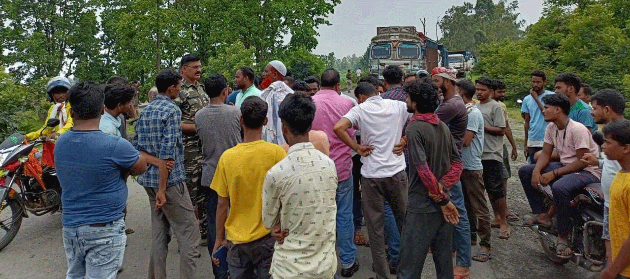 लातेहार:  हाइवा ने महिला को अपनी चपेट में लिया, रिम्‍स रेफर