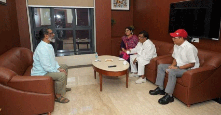 शिबू सोरेन के स्वास्थ्य की जानकारी लेने पहुंचे कल्याण मंत्री चमरा लिंडा