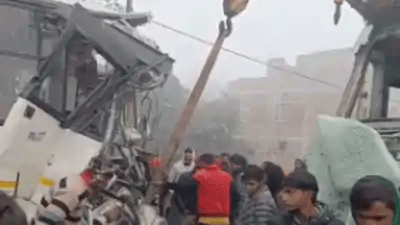 गोपालगंज : कोहरे के कारण भीषण सड़क हादसा, एक की मौत, दर्जनों घायल