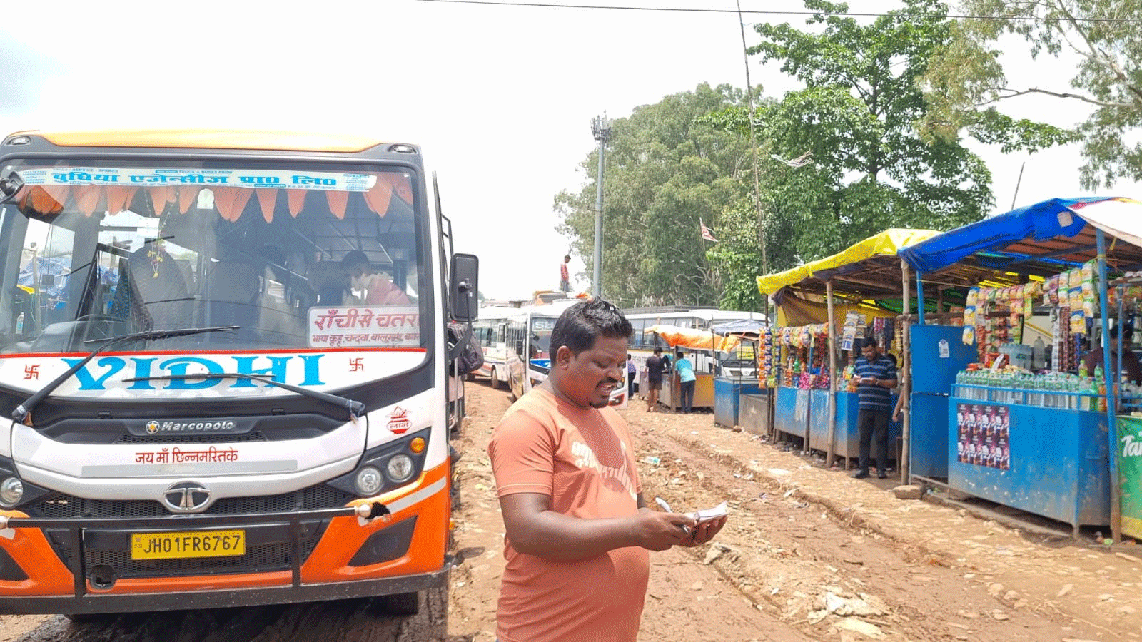 रांची का ITI बस स्टैंड बना कीचड़ व जलजमाव का गढ़, यात्री परेशान