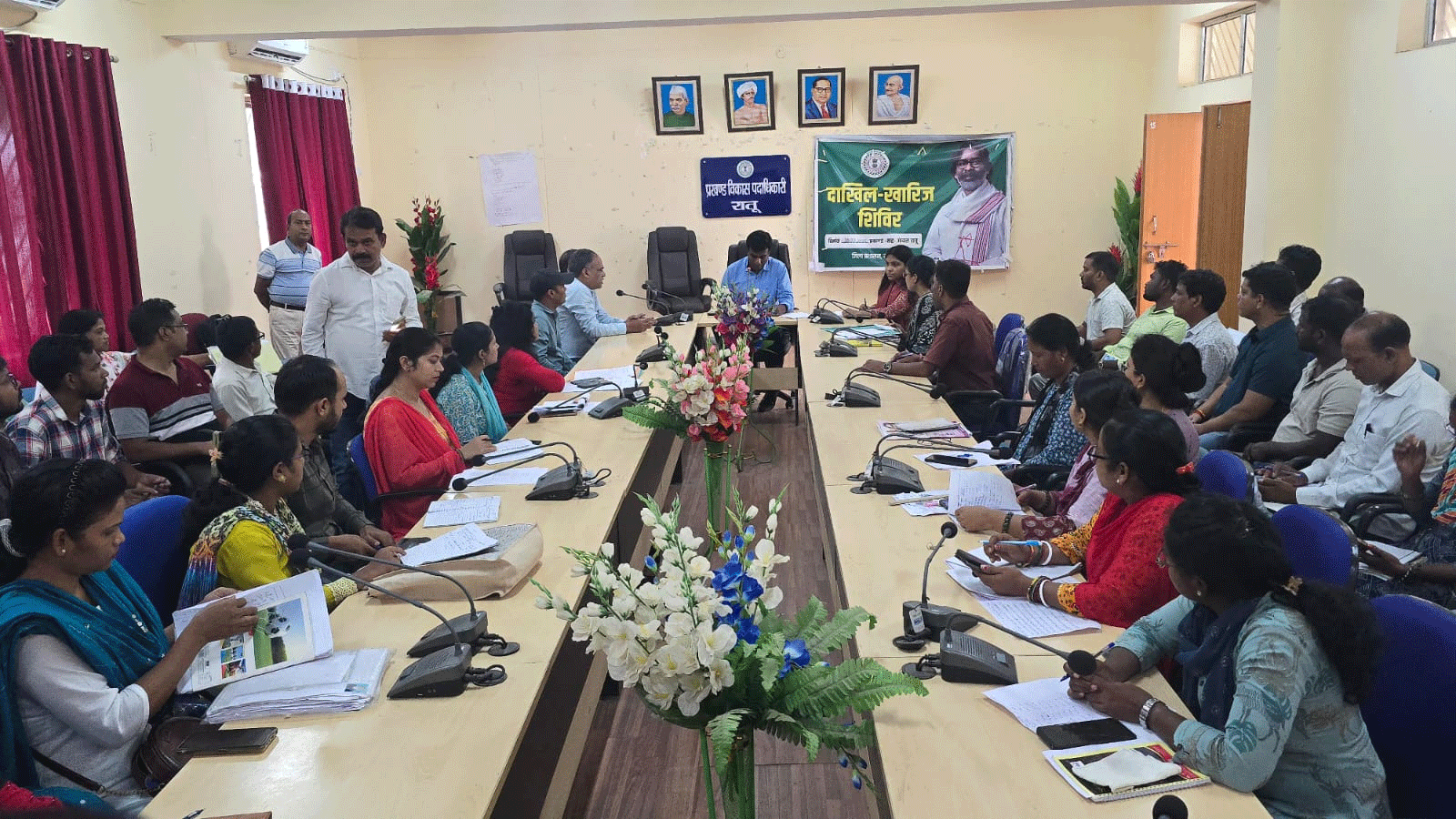 रांची डीसी का रातू अंचल में औचक निरीक्षण, अफसरों को दिए कड़े निर्देश