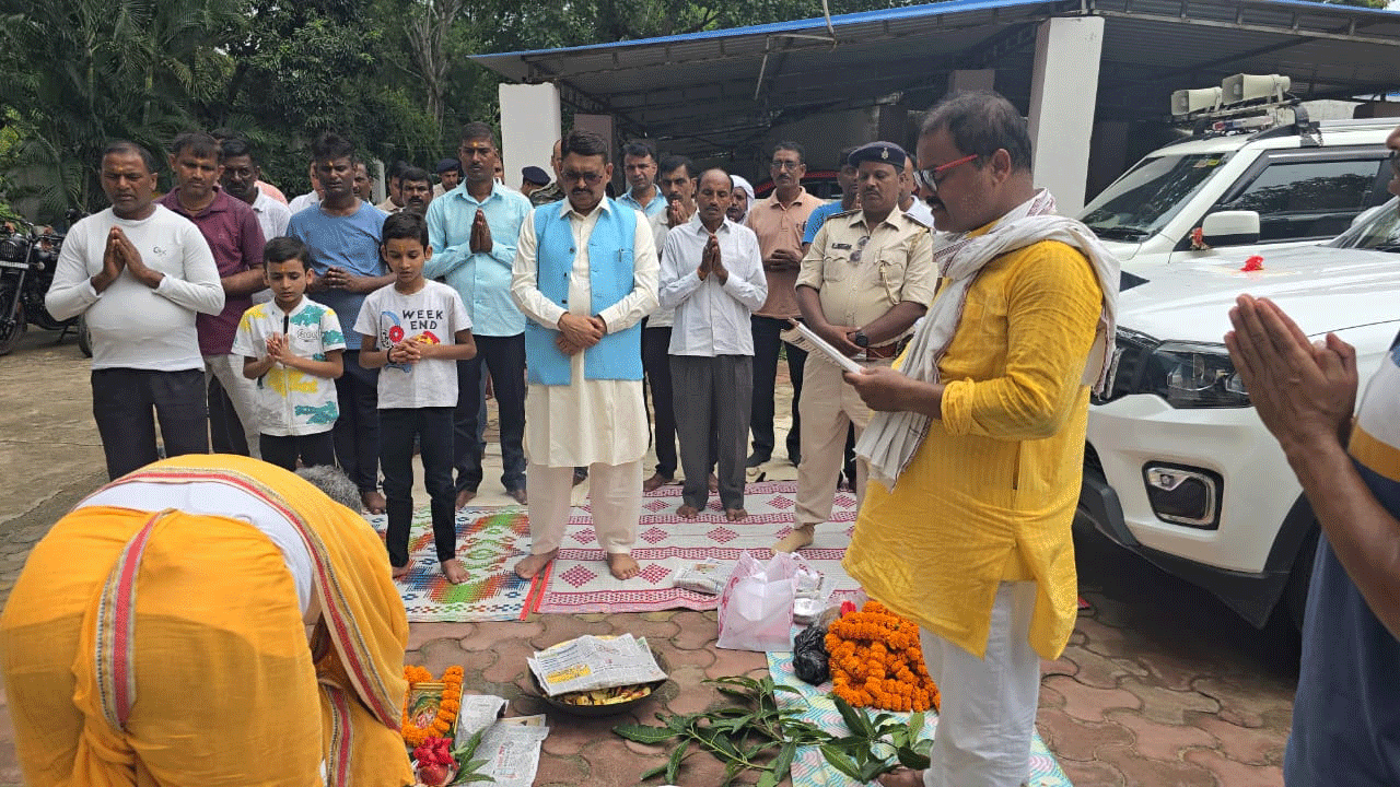 डीआईजी के सरकारी आवास पर धूमधाम से मना विश्वकर्मा पूजा