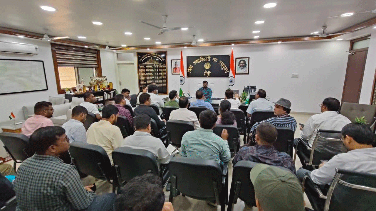 दुर्गा पूजा को लेकर रांची उपायुक्त की बैठक, सुरक्षा व बिजली व्यवस्था पर जोर