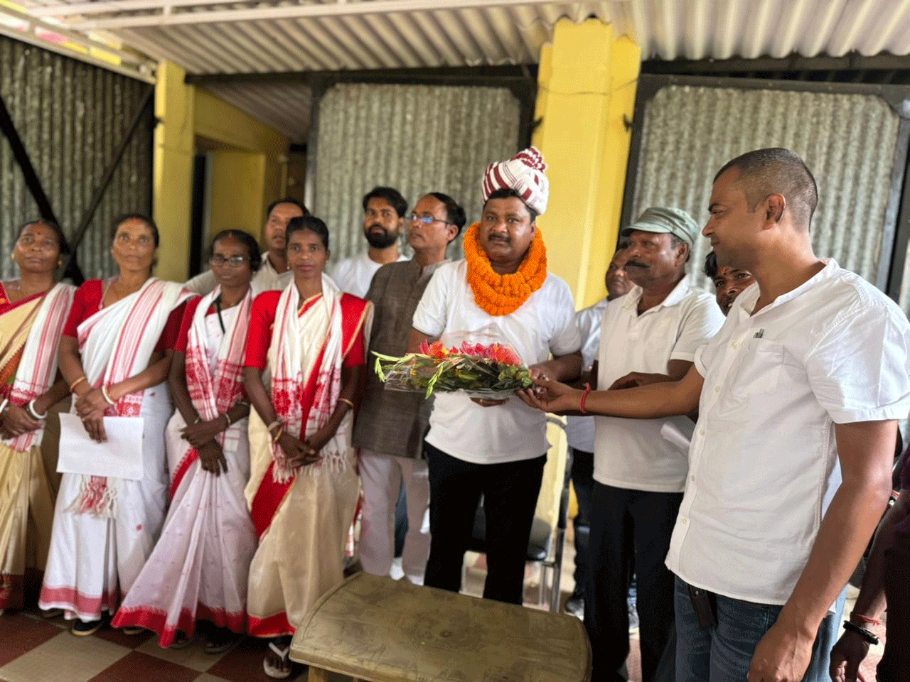 राजी पड़हा सरना धर्म प्रार्थनासभा ने खिजरी विधायक को सौंपा 3 सूत्री मांग पत्र