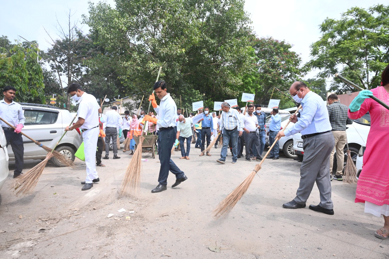 सुलभ इंटरनेशनल ने रांची रेलवे स्टेशन परिसर में चलाया स्वच्छता अभियान