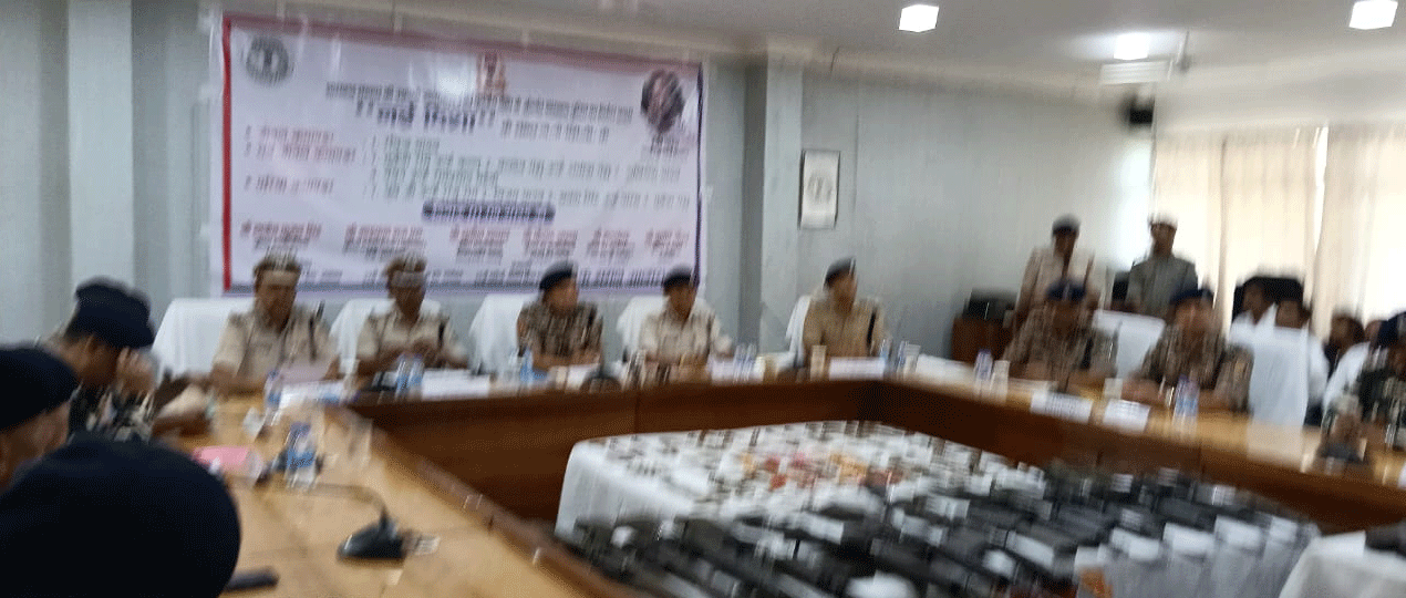 लातेहार : जेजेएमपी के नौ उग्रवादियों ने एक साथ किया सरेंडर
