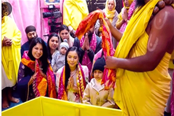 BB19 से बाहर निकलते ही प्रेमानंद जी महाराज से मिलने पहुंची Tanya Mittal, वीडियो वायरल