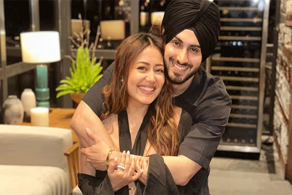 क्रिप्टिक पोस्ट पर मचे तलाक के कयास, नेहा कक्कड़ ने दी सफाई