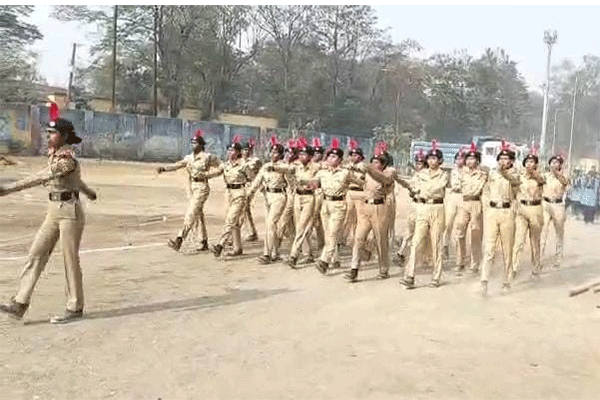 गणतंत्र दिवस समारोह को लेकर धनबाद में तैयारियां तेज, परेड का पूर्वाभ्यास शुरू