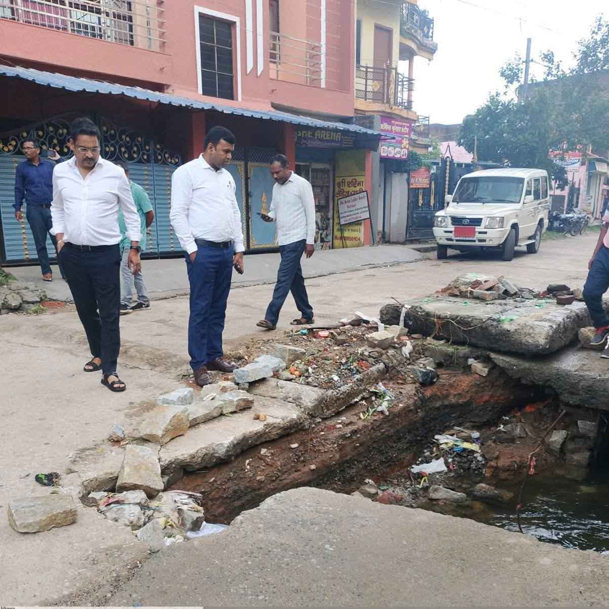 बारिश से पानी भरा तो नगर निगम मैदान में उतरा, निकासी का काम तेज