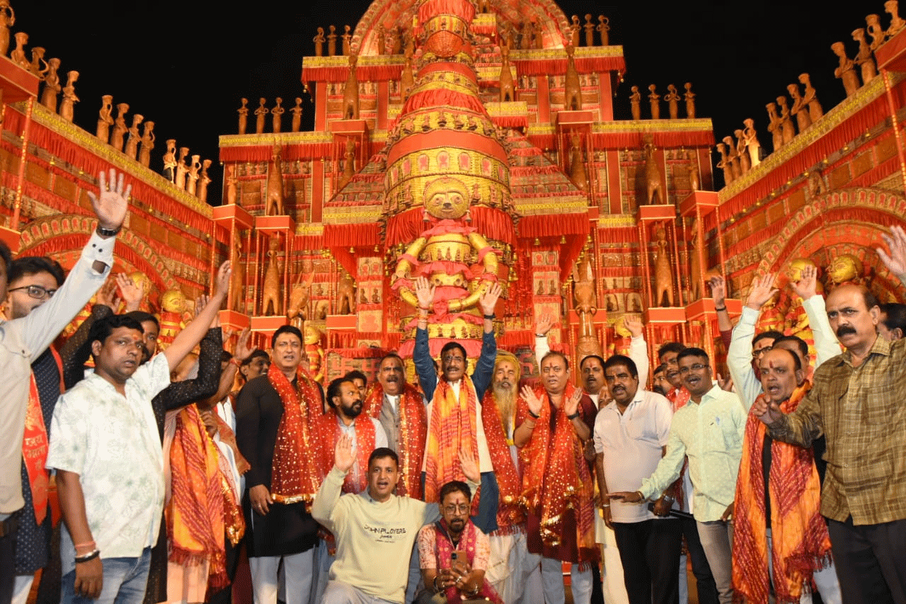 दीपावली में जगमगाए काली पूजा पंडाल, मां की आरती और भव्य शोभायात्रा की तैयारियां पूरी