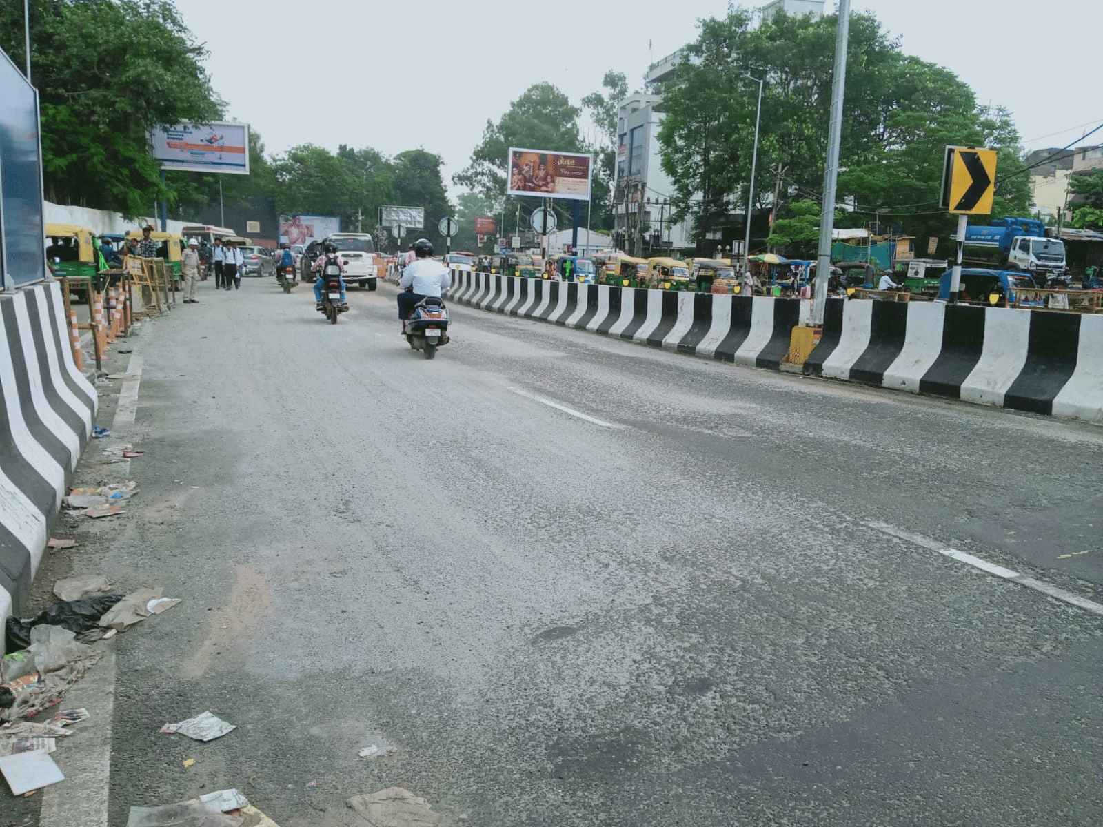 रातु एलिवेटेड कॉरिडोर 18 दिन में ही उखड़ने लगा, अलकतरा हटकर दिखने लगा गिट्टी