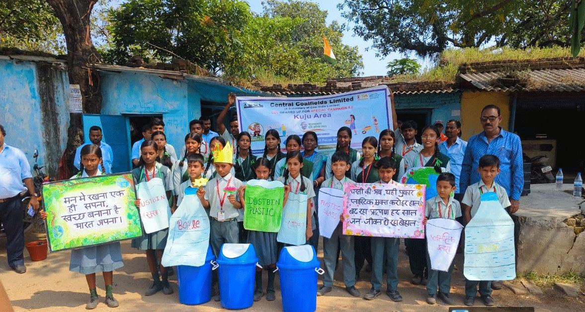 CCL कुजू क्षेत्र में बच्चों ने नुक्कड़ नाटक से दी स्वच्छता का संदेश