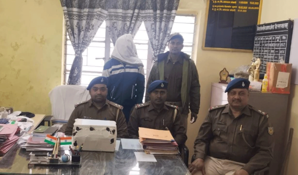 पलामू : गांजा तस्कर दुकानदार अरेस्ट, 3 किलो से ज्यादा गांजा बरामद