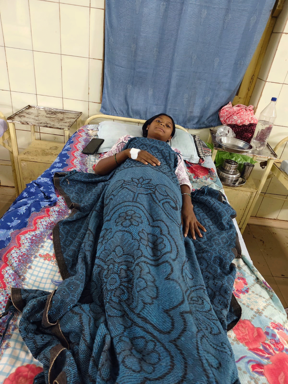 जंगल में पत्ता तोड़ने के दौरान सर्पदंश से युवती की तबियत बिगड़ी