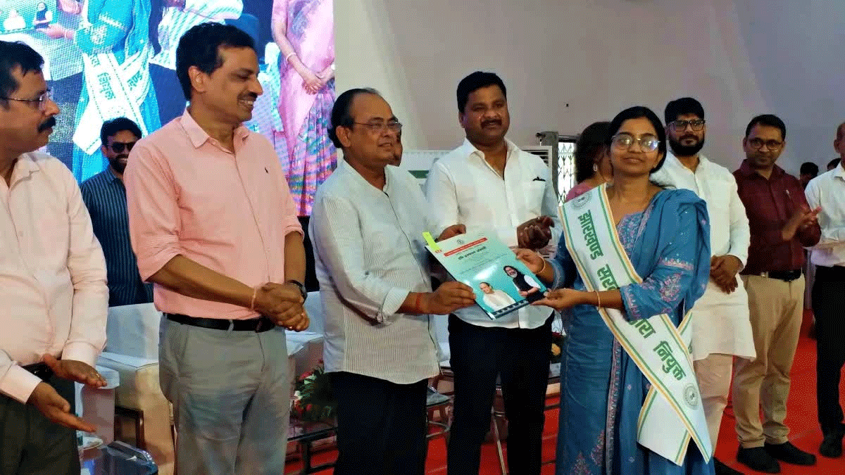 झारखंड को मिले 126 नए विशेषज्ञ डॉक्टर, स्वास्थ्य मंत्री ने सौंपा नियुक्ति पत्र