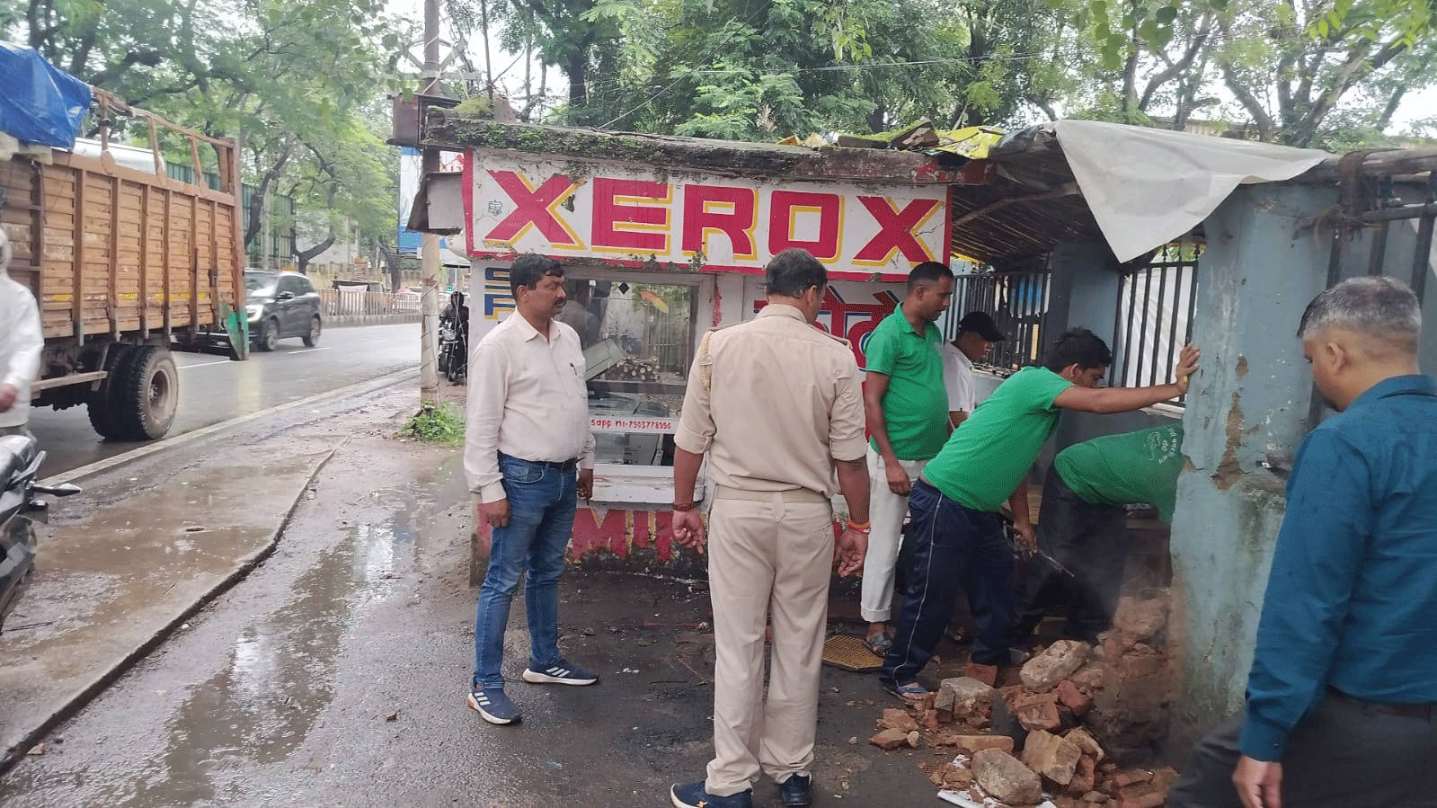 रांची में फिर चला निगम का बुलडोजर, न्यूक्लियस मॉल के आसपास हटाया गया अतिक्रमण