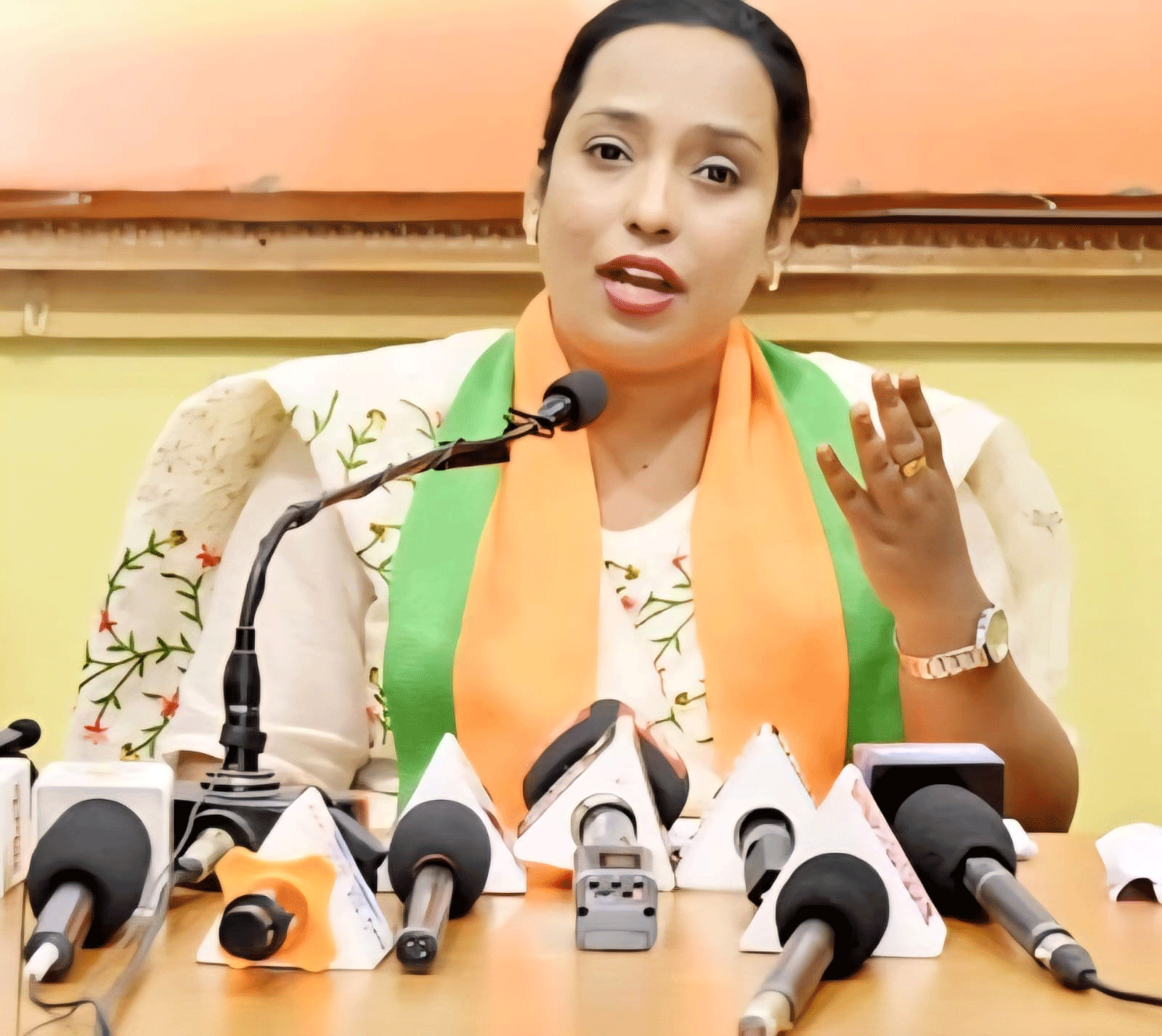 बच्चों के पोषण पर राफिया नाज का हमला, कहा - सरकार बच्चों का हक छीन रही