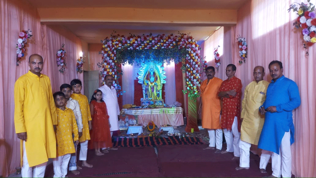 धर्मपुर के शिव मंदिर परिसर में भगवान चित्रगुप्त पूजा की गई