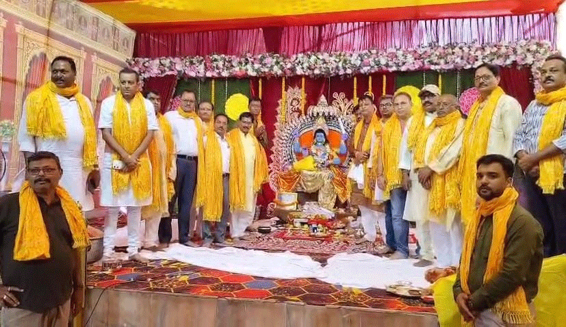 धनबाद :  धूमधाम से मनाई गई भगवान चित्रगुप्त की पूजा, 1979 से जारी है परंपरा