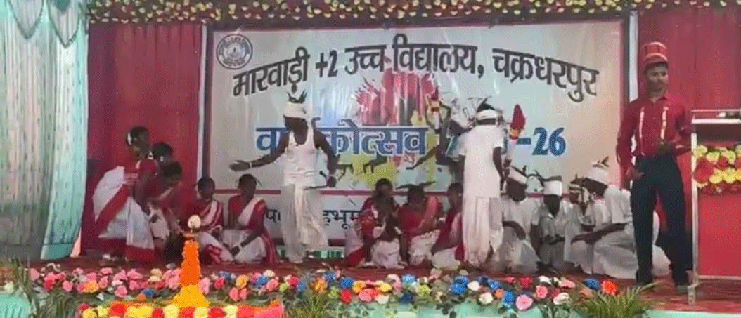 चक्रधरपुर के मारवाड़ी हाई स्कूल में रंगारंग सांस्कृतिक कार्यक्रम के बीच मना वार्षिकोत्सव