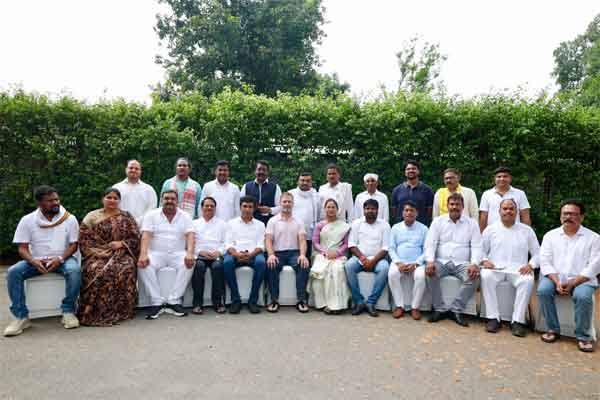 आदिवासी कांग्रेस की बैठक में बोली मंत्री शिल्पी - झारखंड में जमीन की समस्या बड़ा मुद्दा, नए सिरे सर्वे की जरूरत