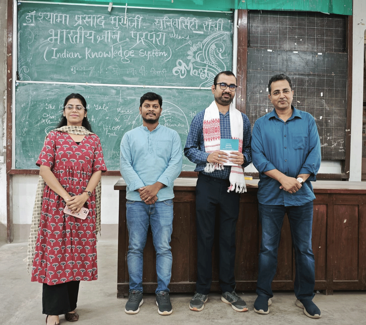 DSPMU के गौरी नंदन द्विवेदी ने UGC-NET में प्राप्त की 99.6 परसेंटाइल,  हुआ भव्य सम्मान